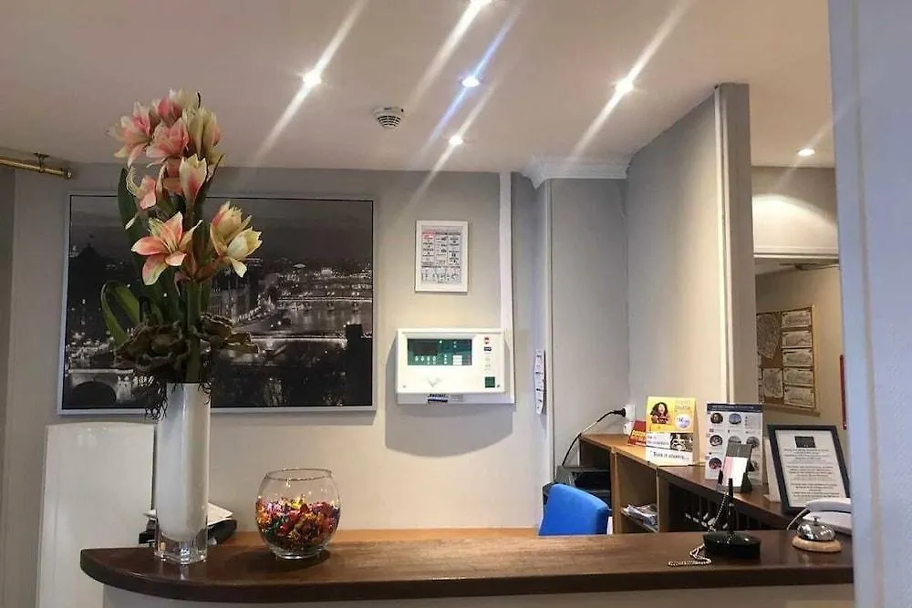 Ibis Styles Montmartre Batignolles Otel 3*